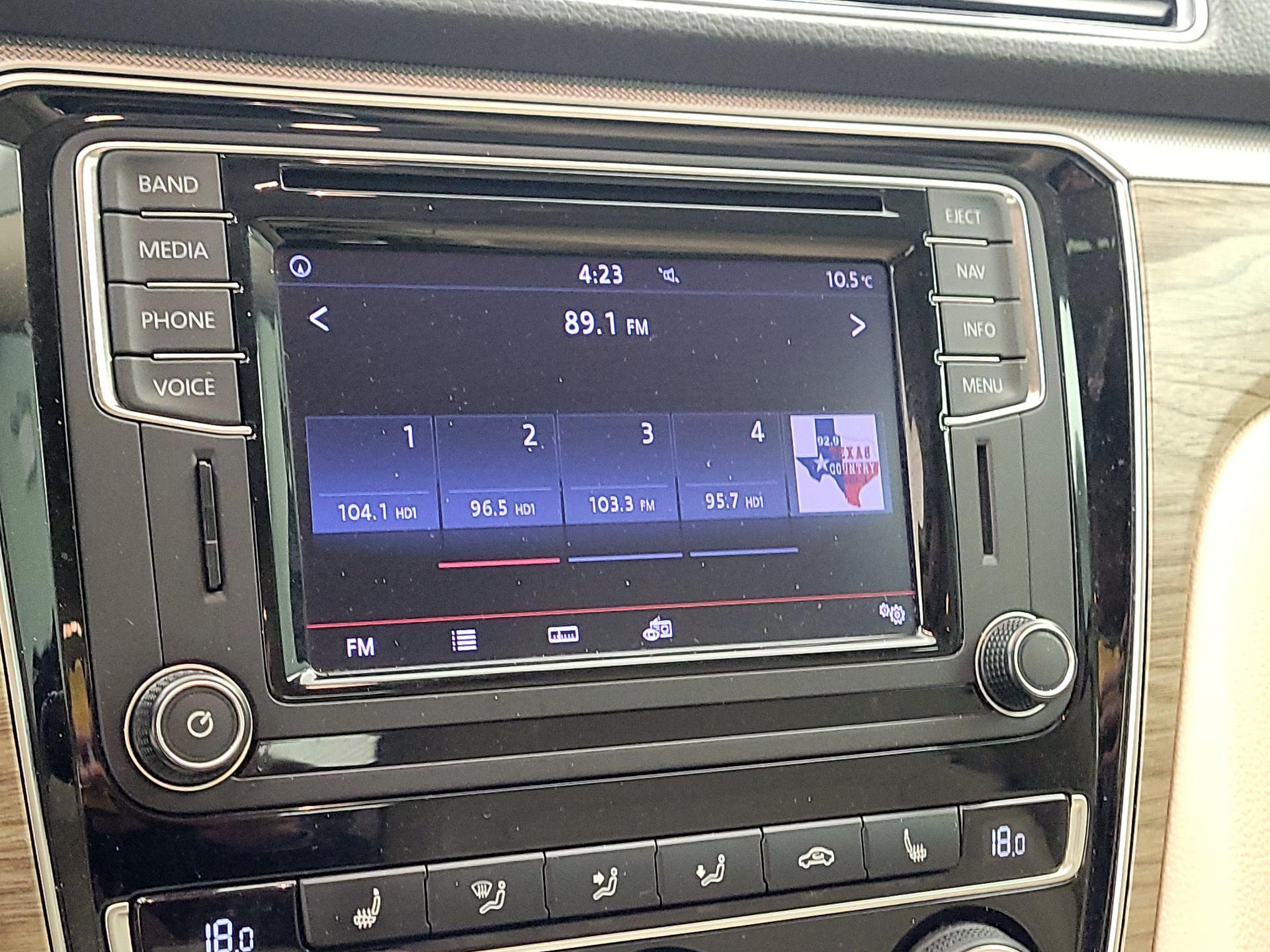 Thumbnail: 2017 Volkswagen Passat - 15