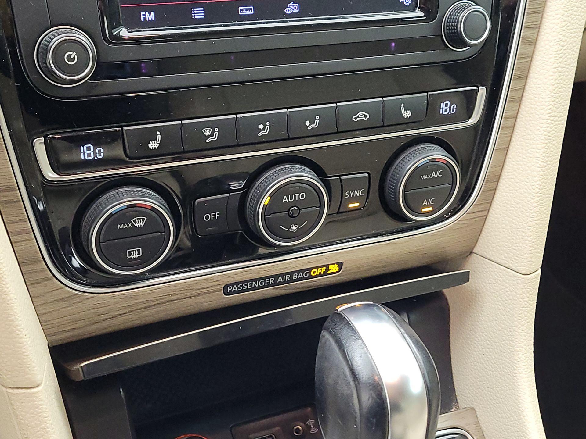 Thumbnail: 2017 Volkswagen Passat - 16