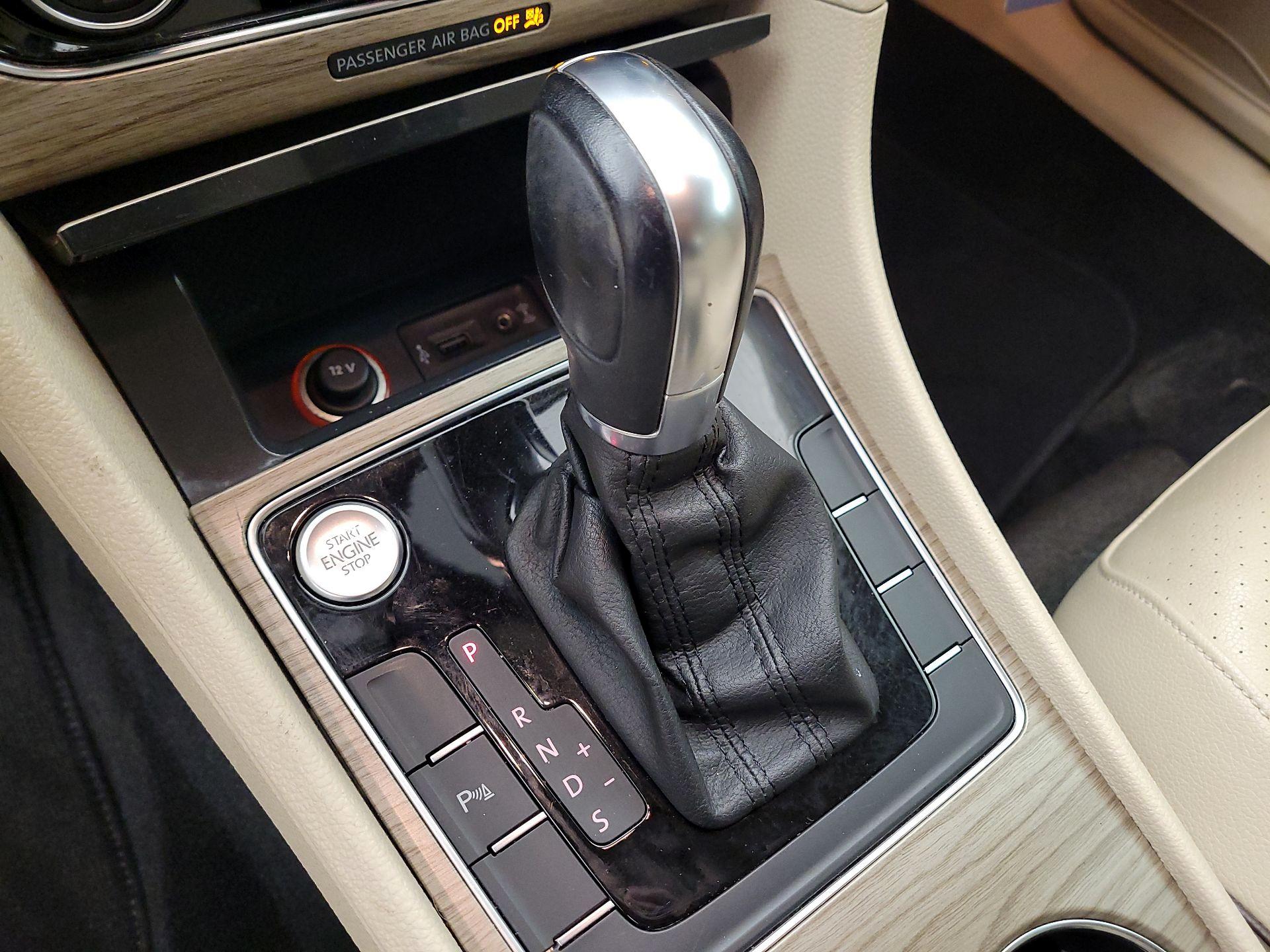 Thumbnail: 2017 Volkswagen Passat - 17