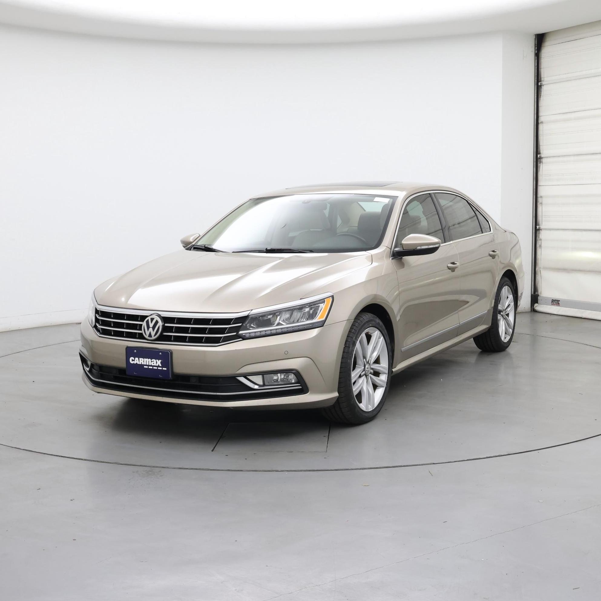 Thumbnail: 2017 Volkswagen Passat - 4