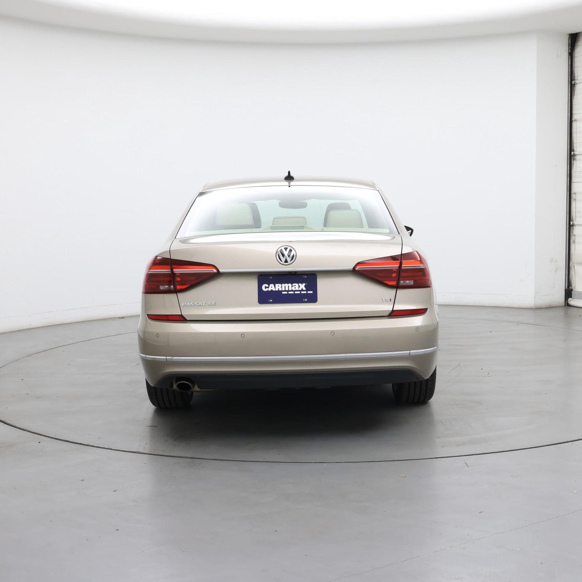 Thumbnail: 2017 Volkswagen Passat - 6