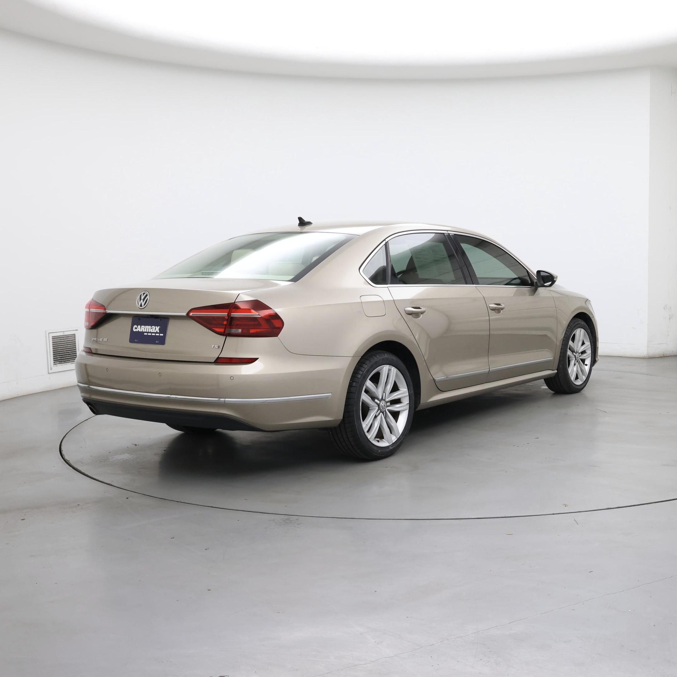 Thumbnail: 2017 Volkswagen Passat - 8