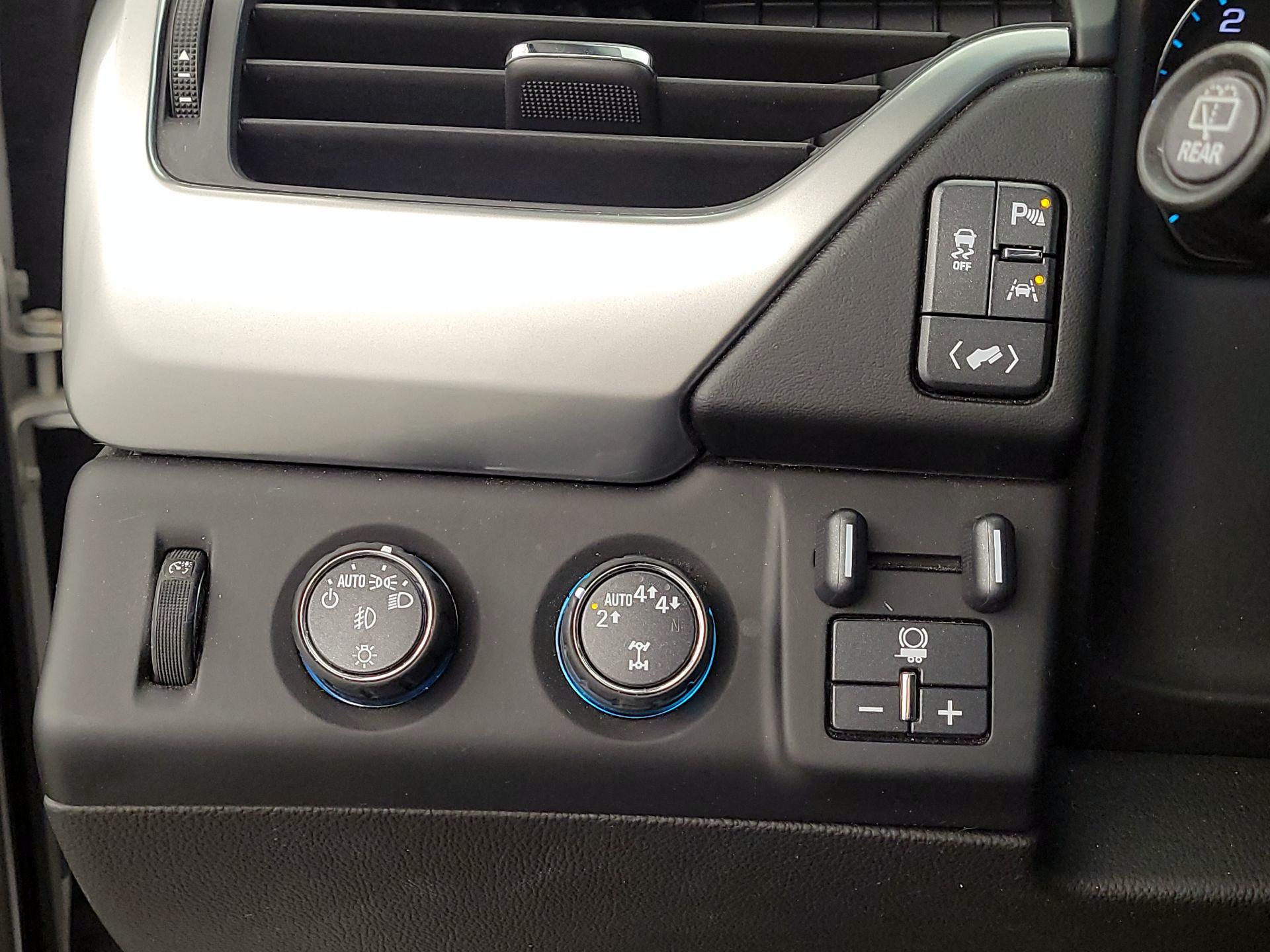 Thumbnail: 2017 Chevrolet Suburban - 11