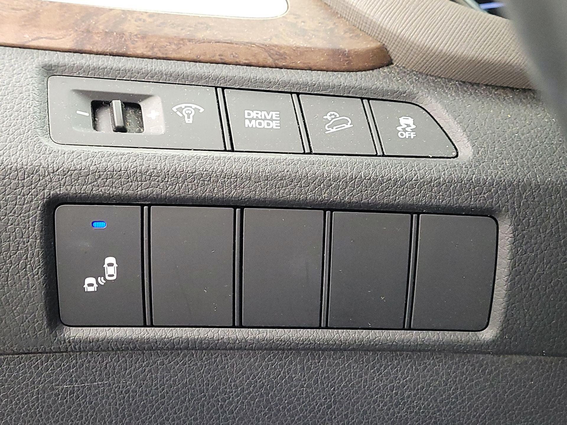 Thumbnail: 2017 Hyundai Santa Fe - 13