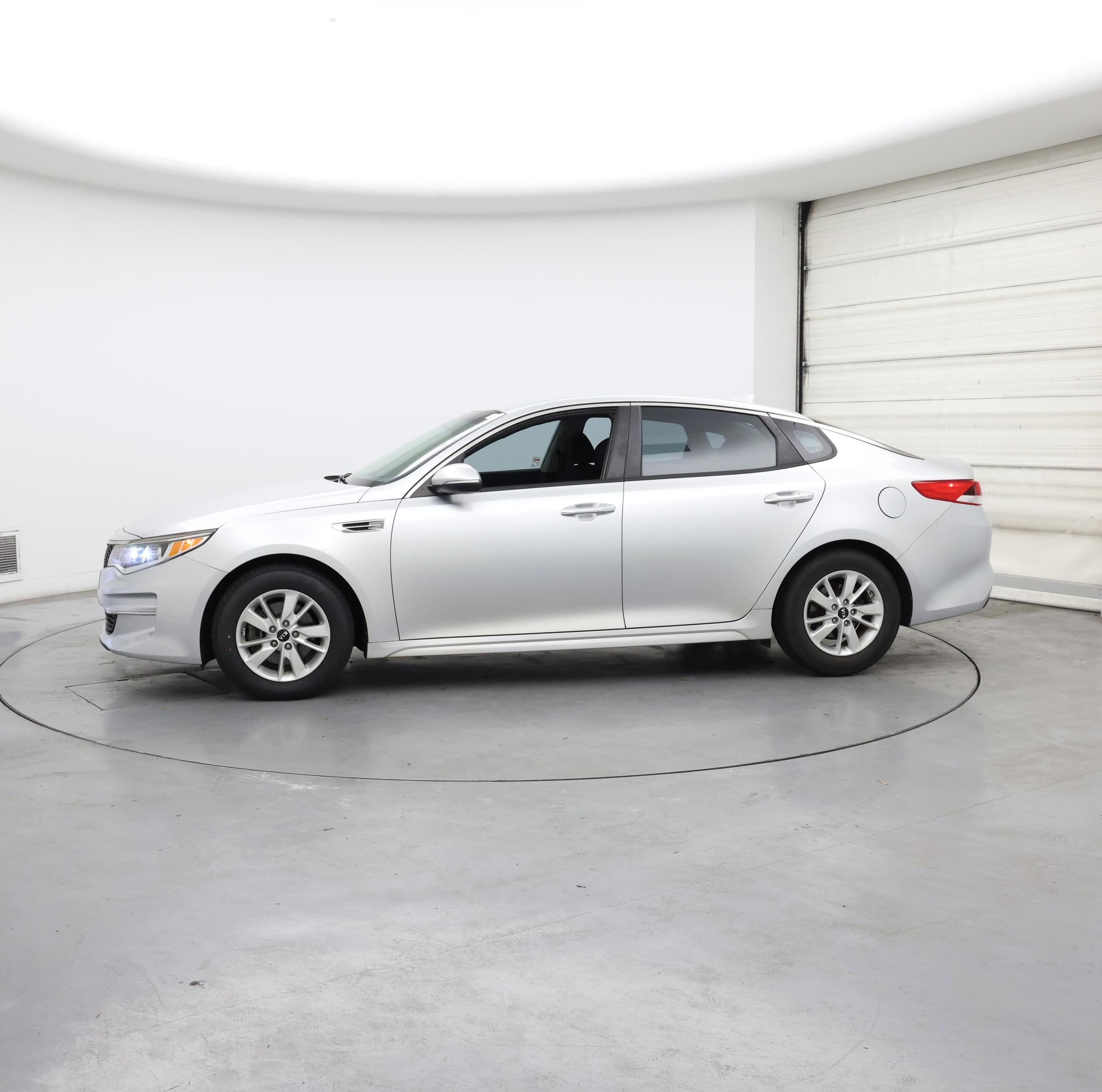 Thumbnail: 2018 Kia Optima - 3