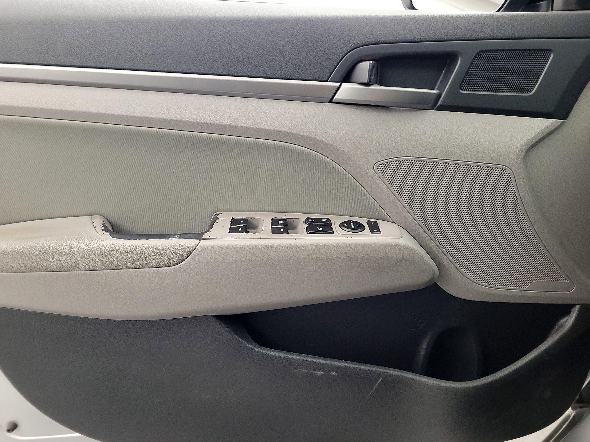 Thumbnail: 2018 Hyundai Elantra - 12