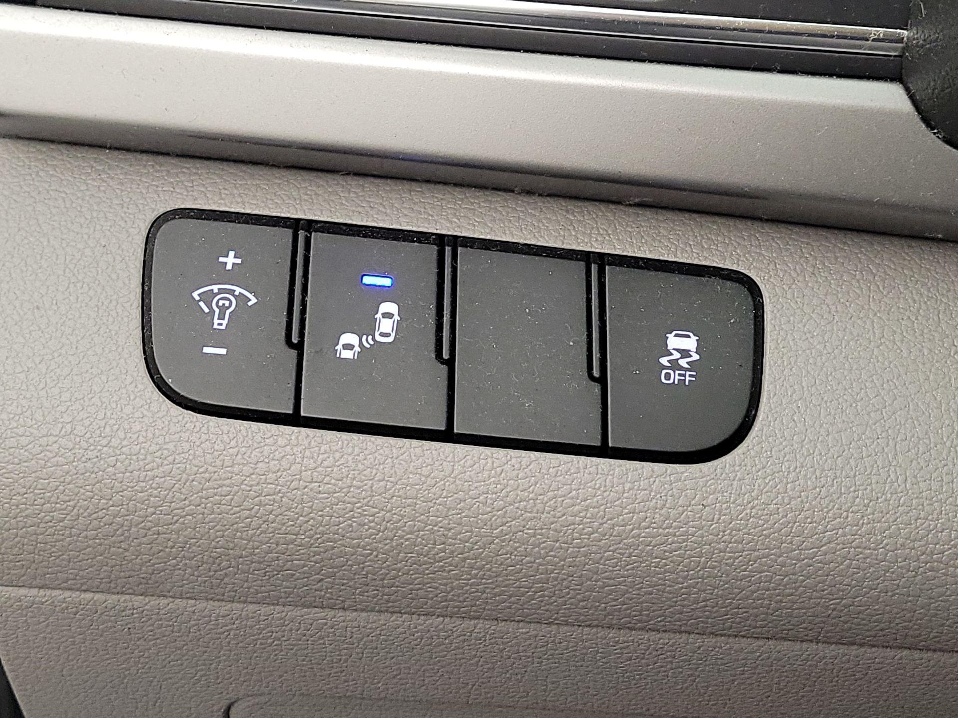 Thumbnail: 2018 Hyundai Elantra - 13