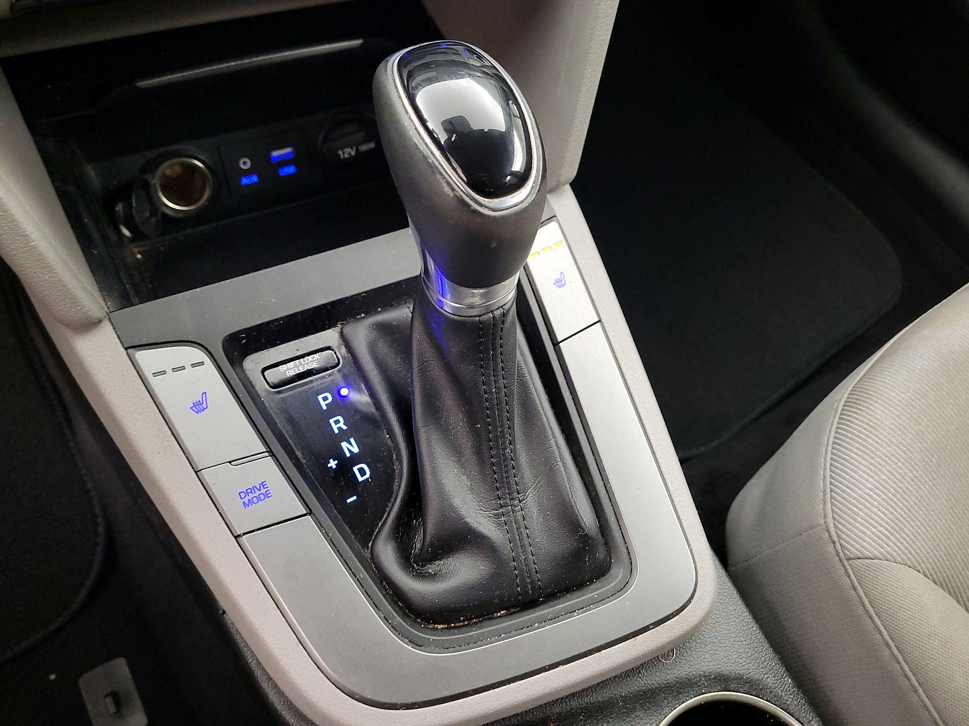 Thumbnail: 2018 Hyundai Elantra - 17