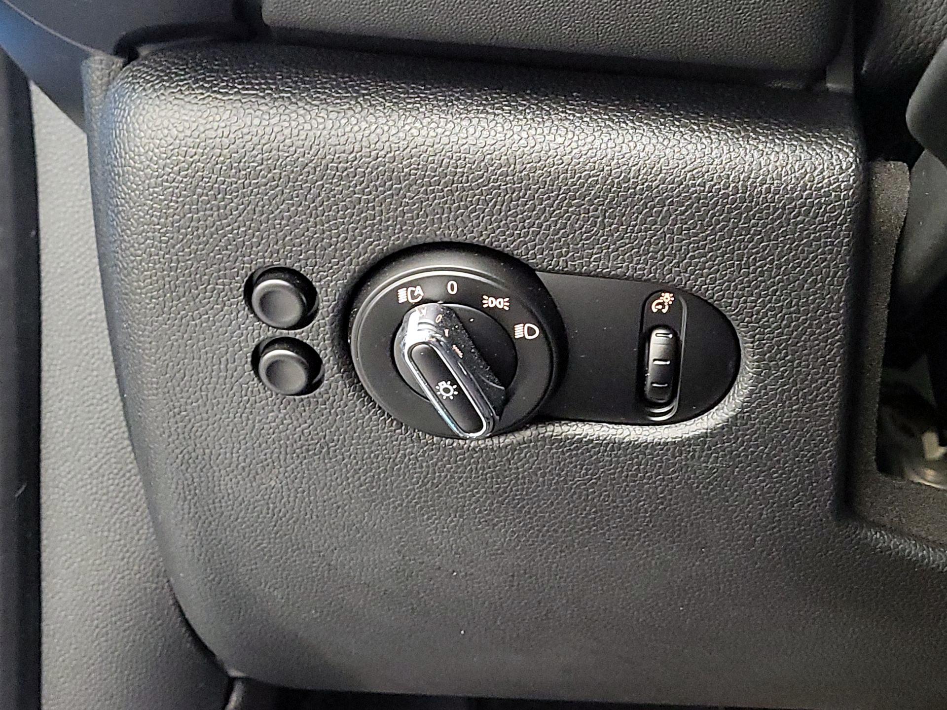 Thumbnail: 2019 MINI Cooper Hardtop - 13