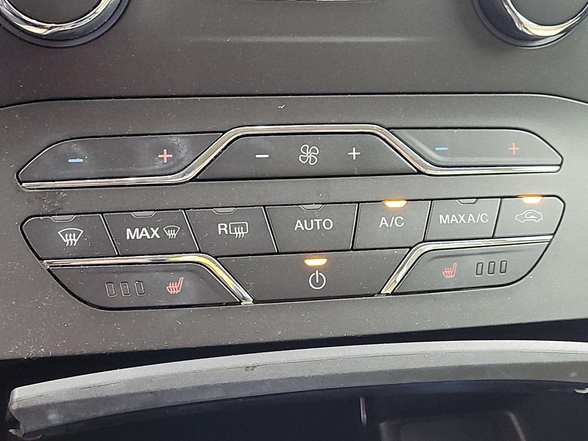 Thumbnail: 2018 Ford Edge - 16