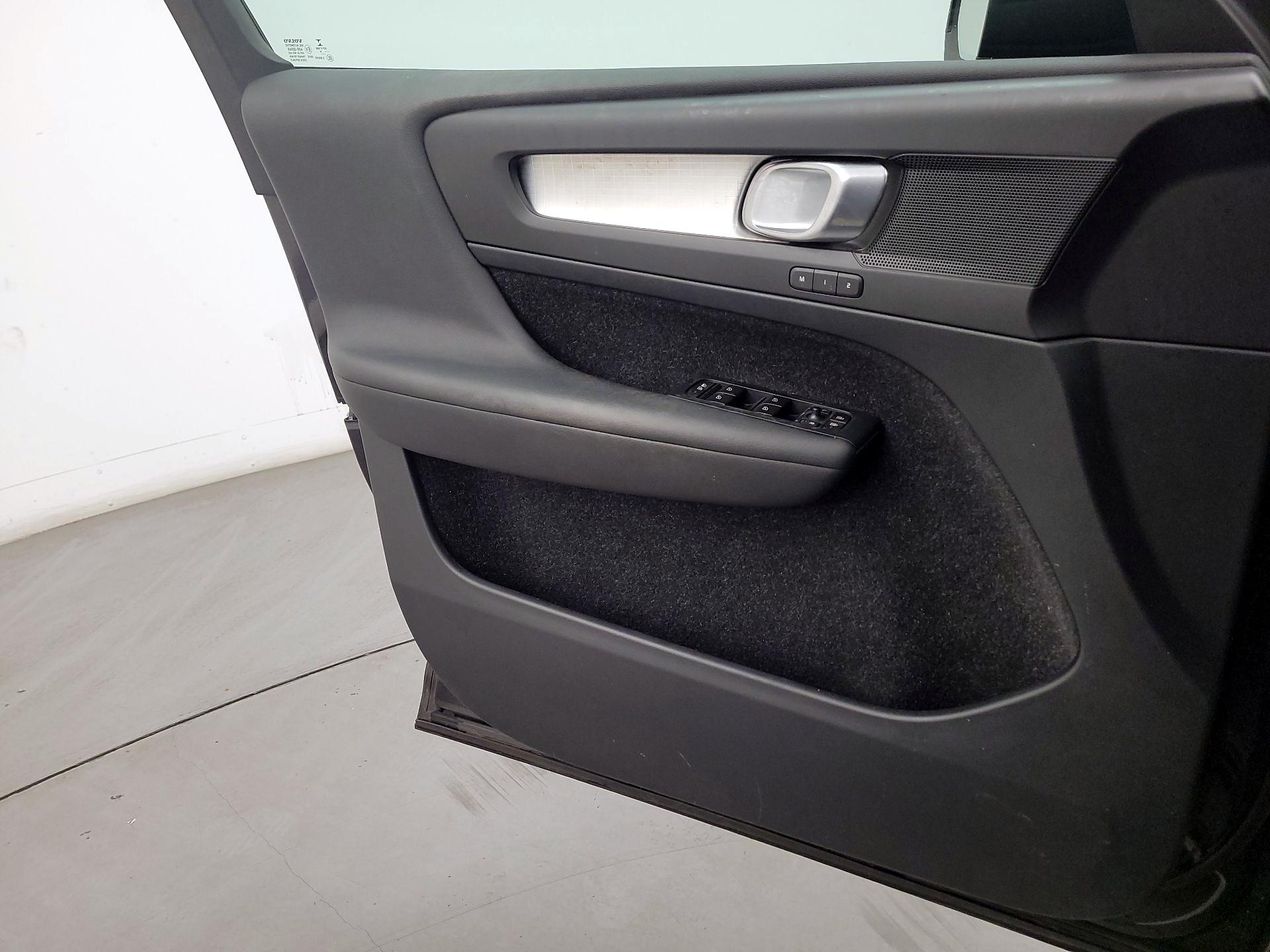 Thumbnail: 2019 Volvo XC40 - 12