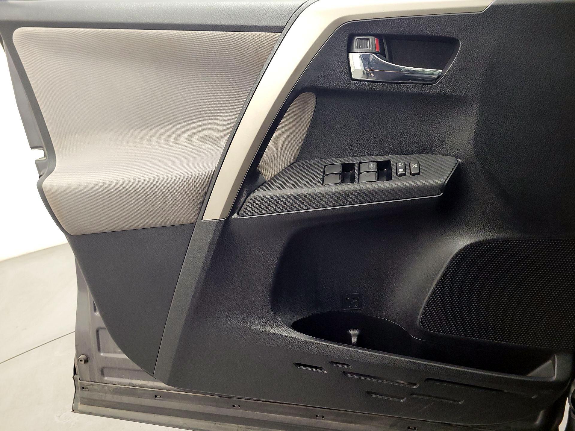 Thumbnail: 2014 Toyota RAV4 - 12