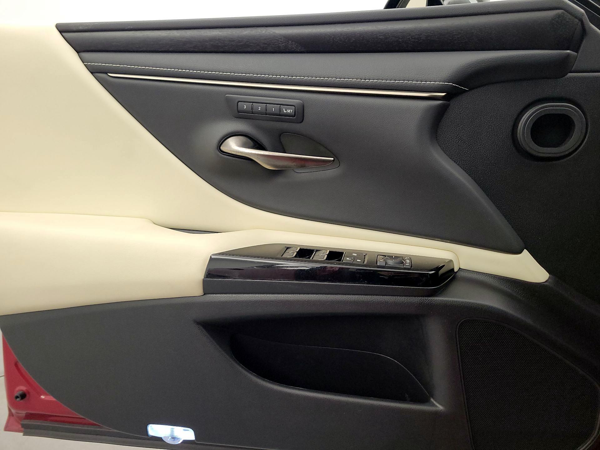 Thumbnail: 2022 Lexus ES - 12