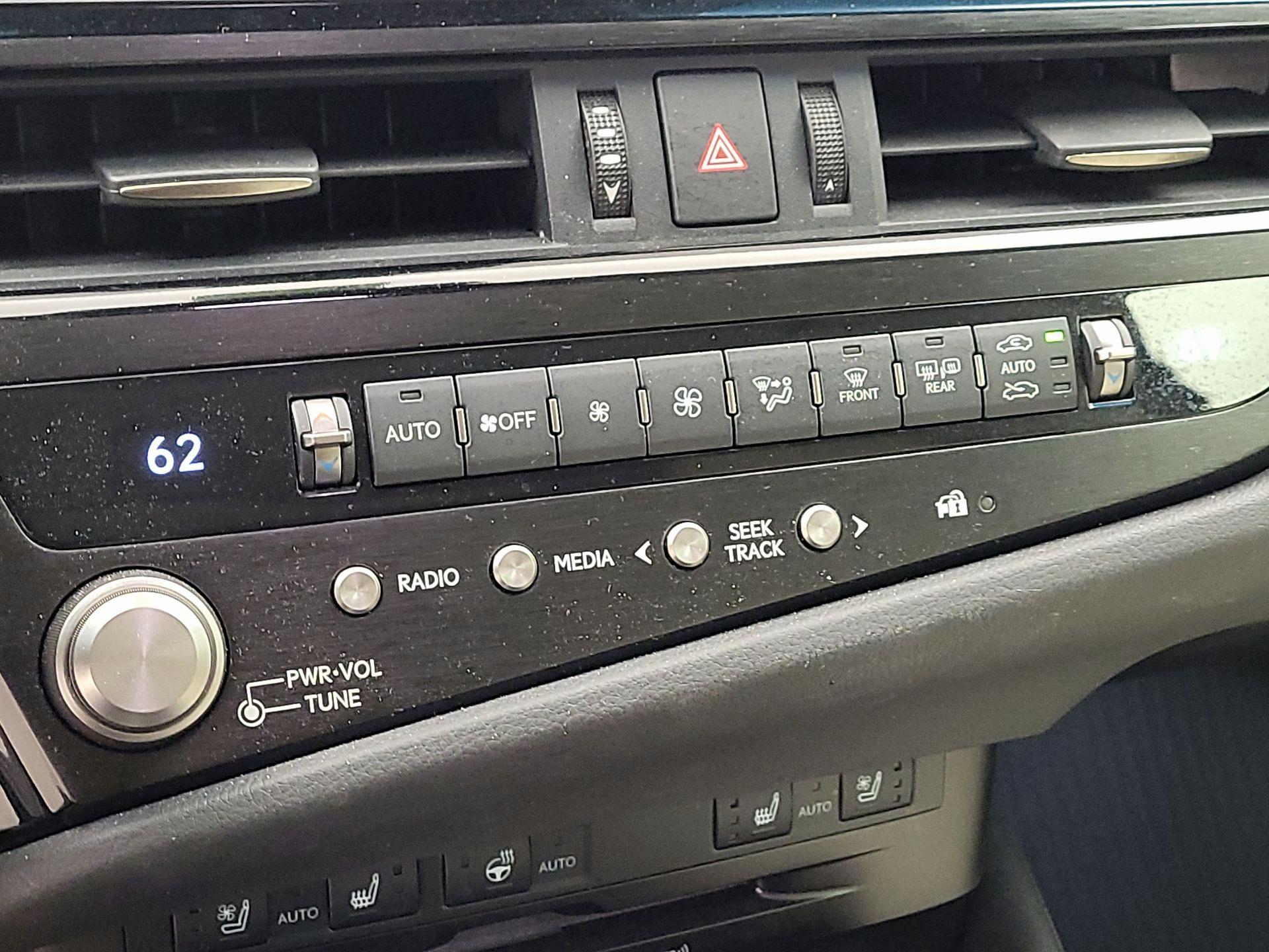 Thumbnail: 2022 Lexus ES - 15