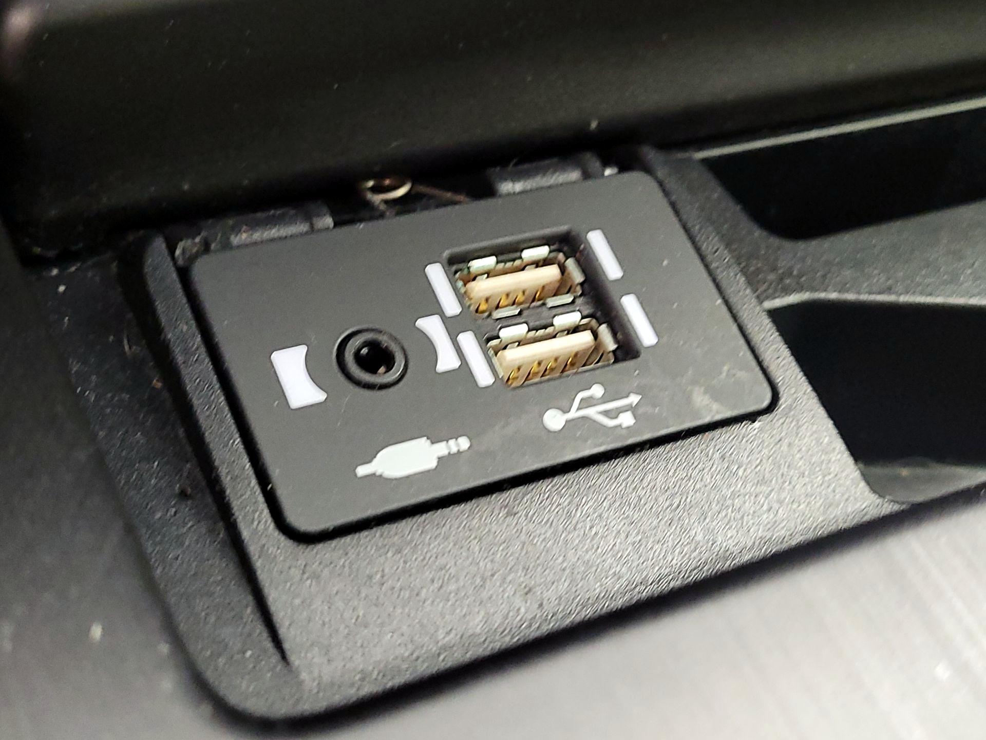 Thumbnail: 2022 Lexus ES - 17