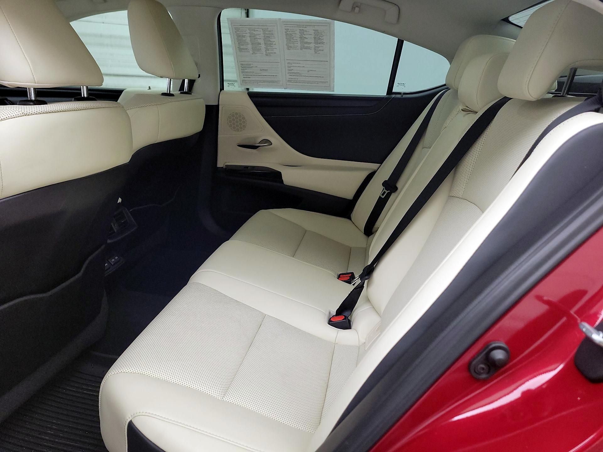 Thumbnail: 2022 Lexus ES - 18