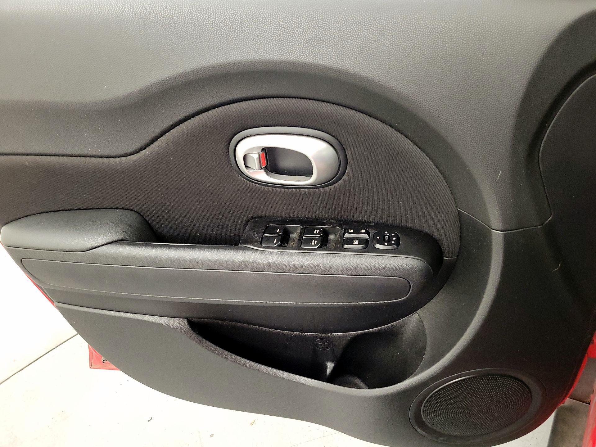 Thumbnail: 2015 Kia Soul - 12