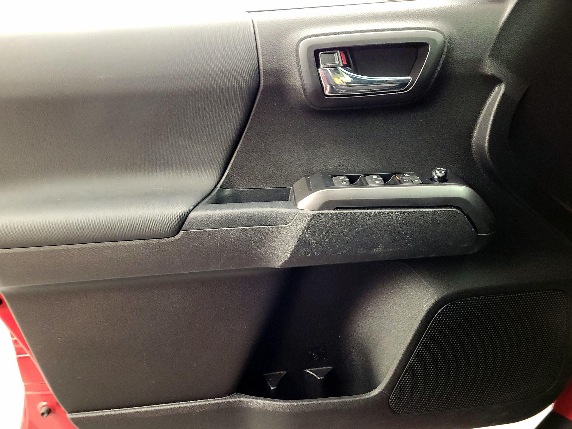 Thumbnail: 2021 Toyota Tacoma - 12