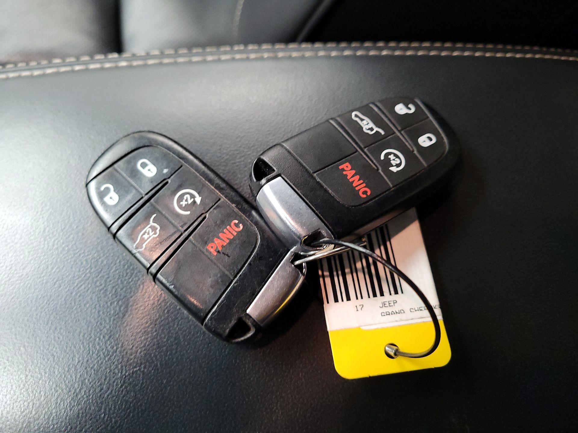 Thumbnail: 2017 Jeep Grand Cherokee - 18