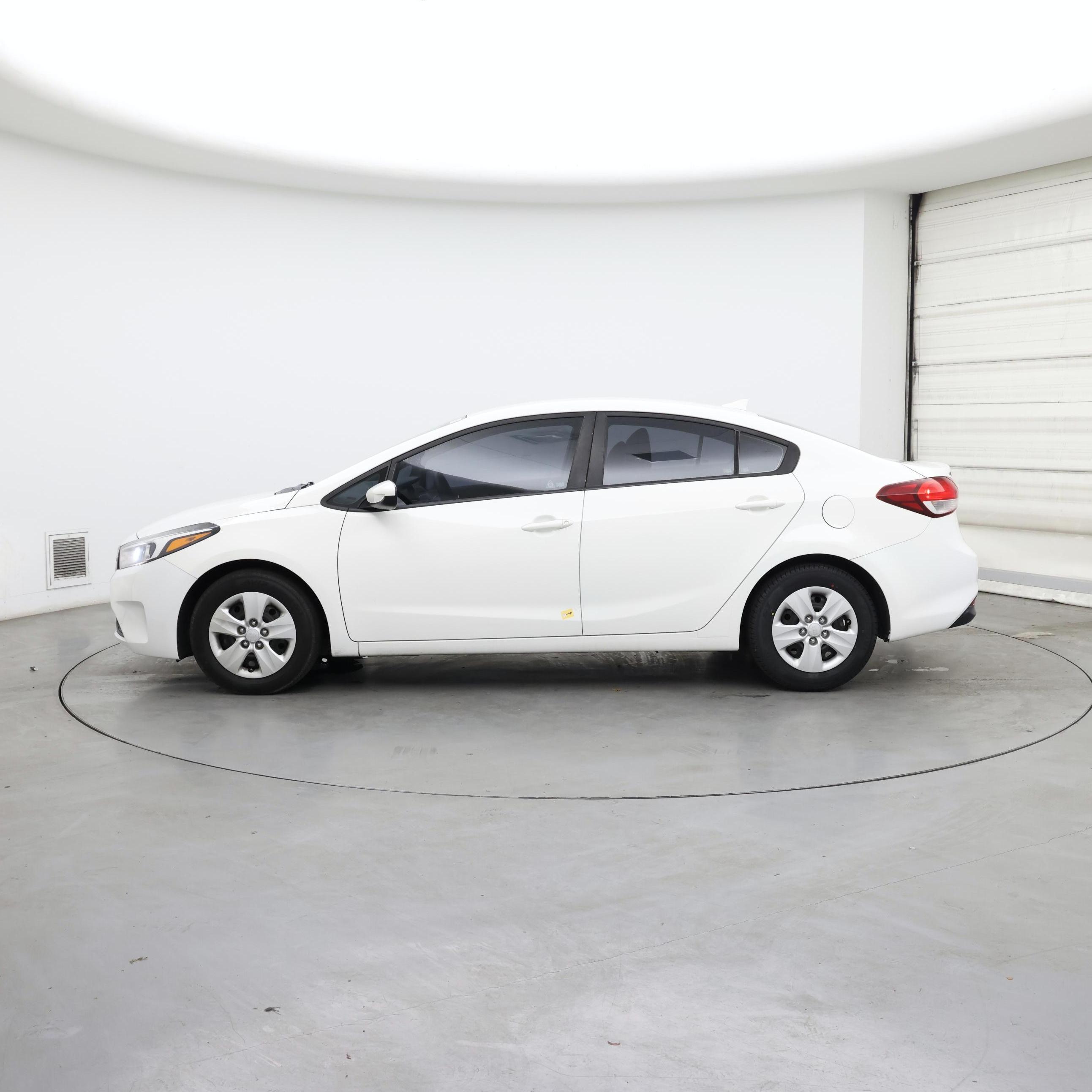 Thumbnail: 2018 Kia Forte - 3