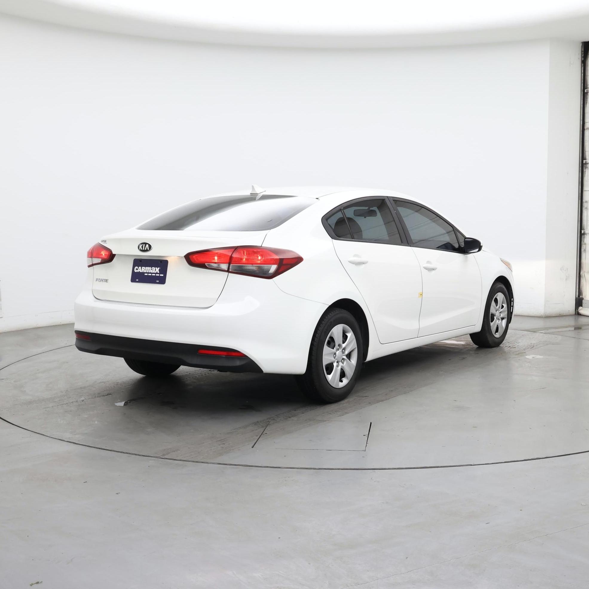 Thumbnail: 2018 Kia Forte - 8