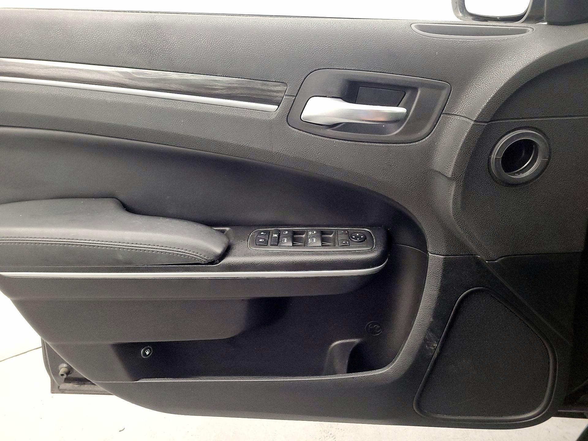 Thumbnail: 2019 Chrysler 300 - 12