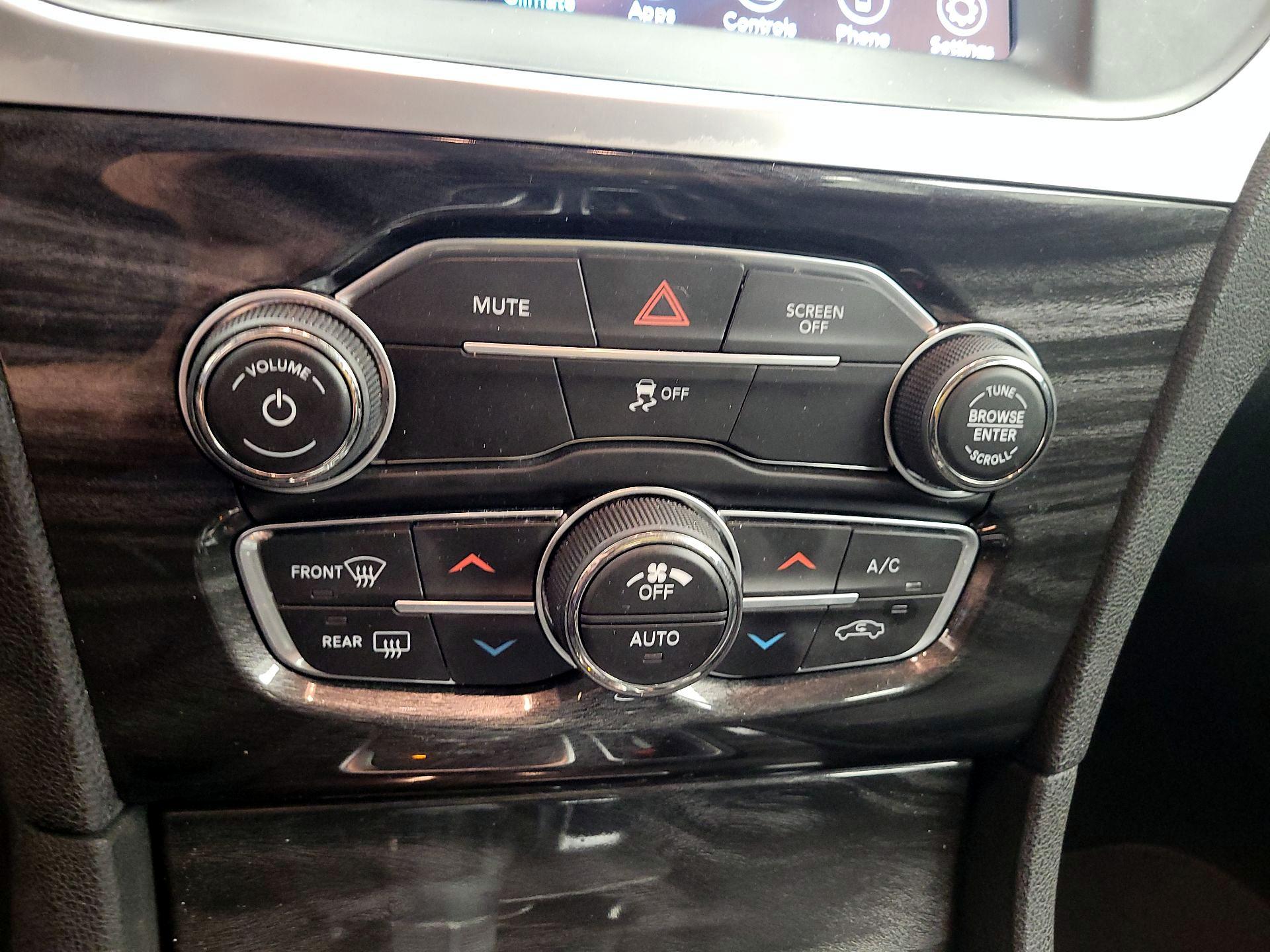 Thumbnail: 2019 Chrysler 300 - 14