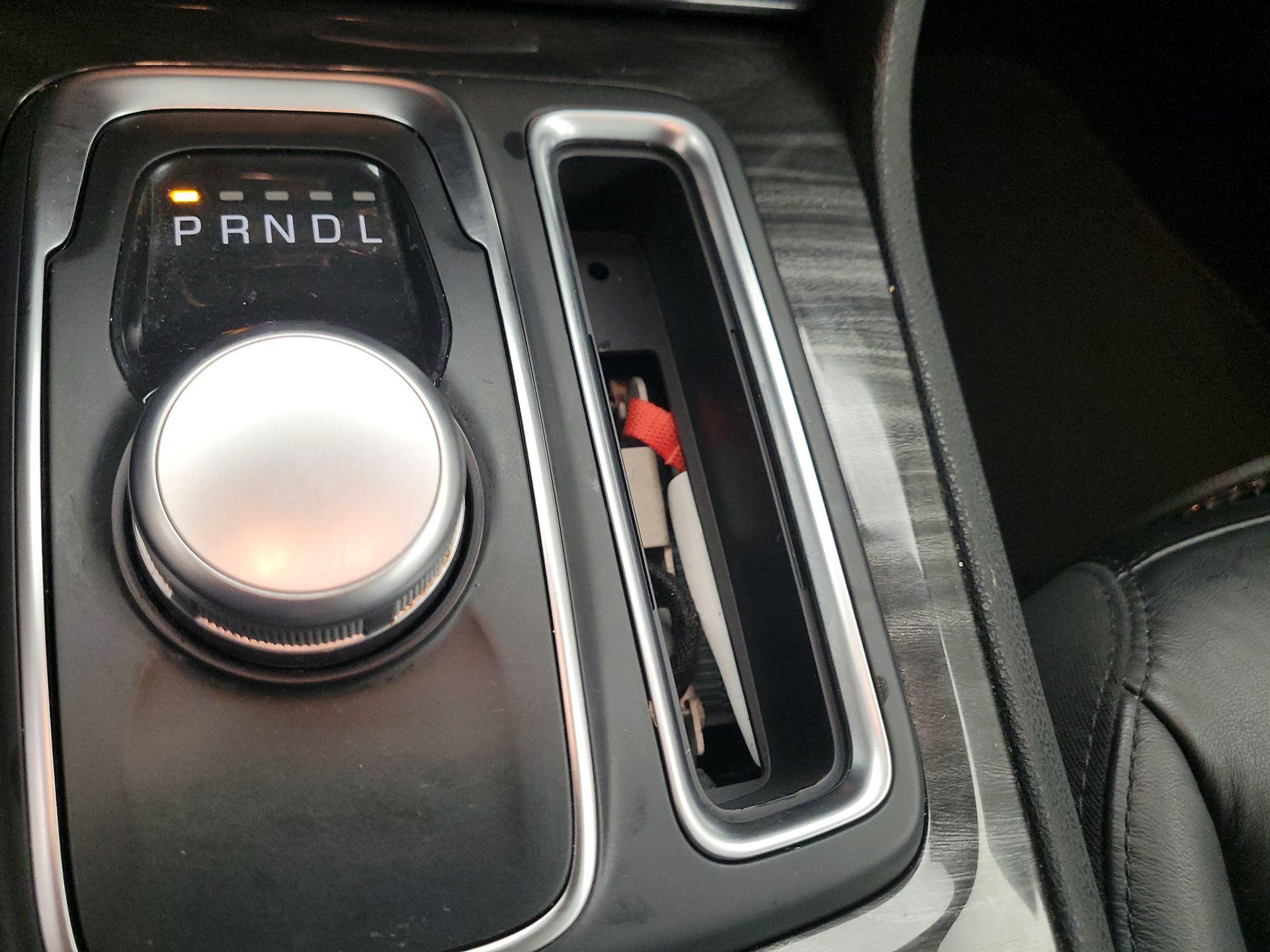 Thumbnail: 2019 Chrysler 300 - 15