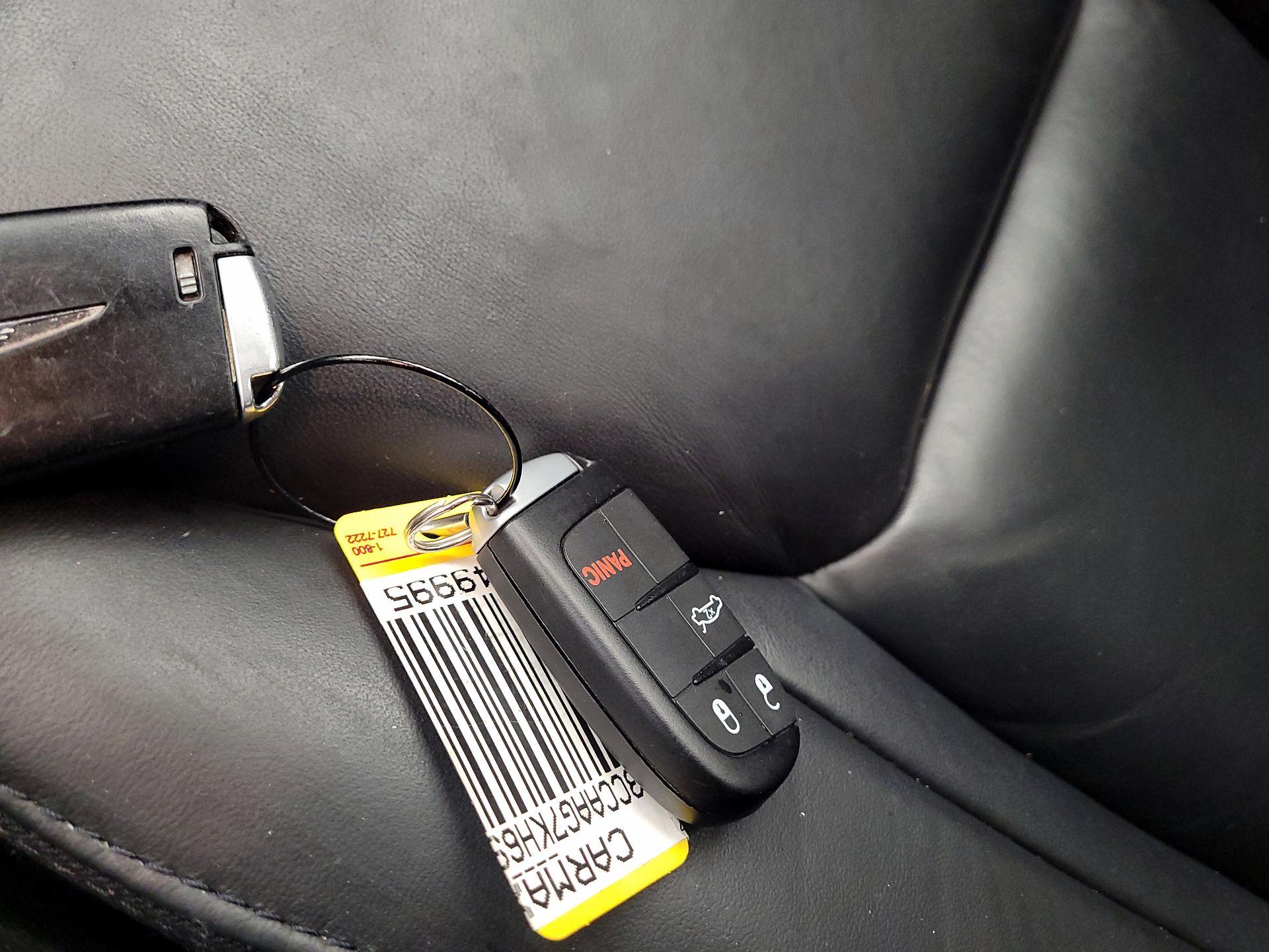 Thumbnail: 2019 Chrysler 300 - 18