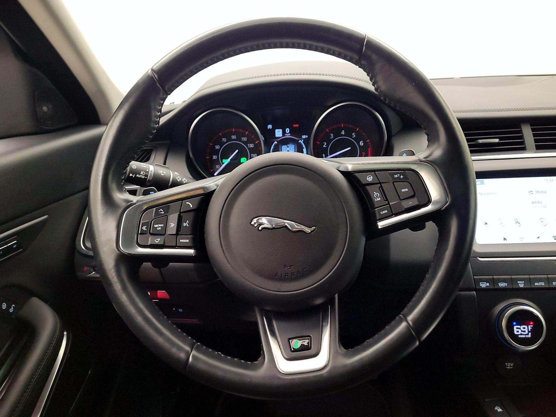 Thumbnail: 2019 Jaguar E-Pace - 10