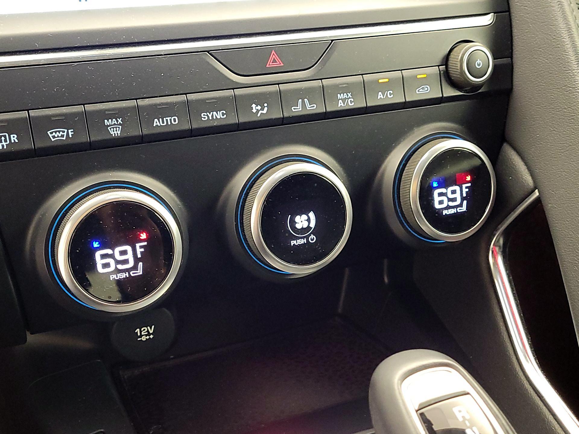 Thumbnail: 2019 Jaguar E-Pace - 16