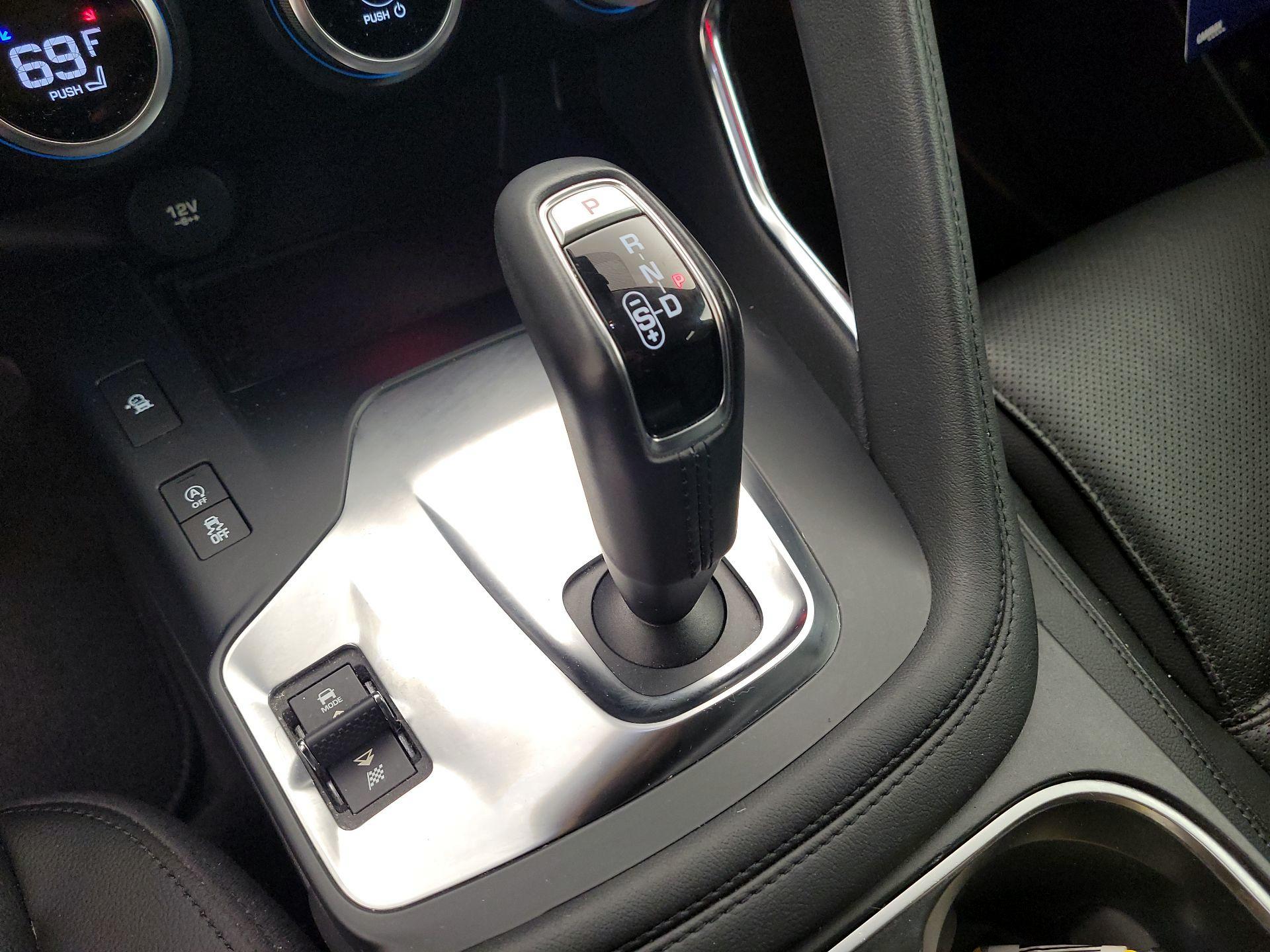 Thumbnail: 2019 Jaguar E-Pace - 17