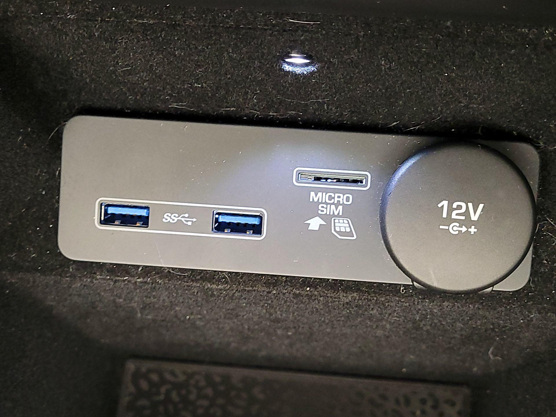 Thumbnail: 2019 Jaguar E-Pace - 18