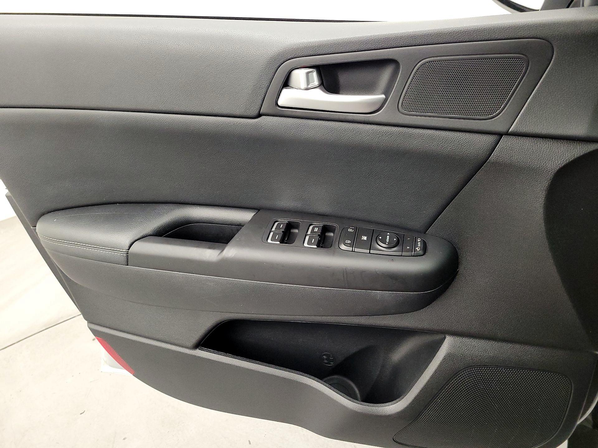 Thumbnail: 2017 Kia Sportage - 12