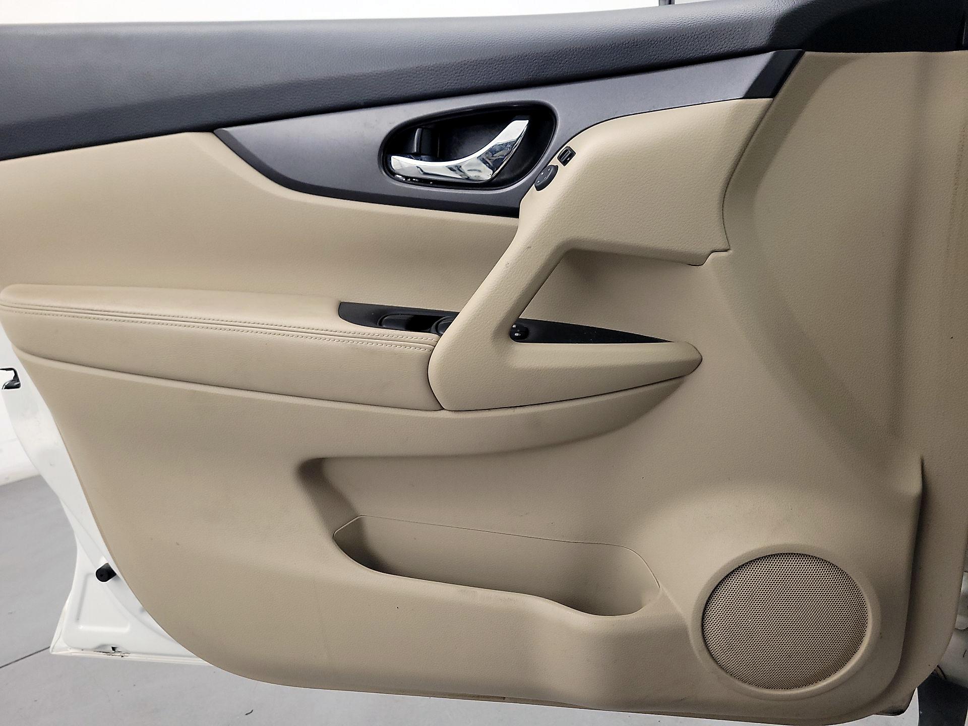 Thumbnail: 2016 Nissan Rogue - 12