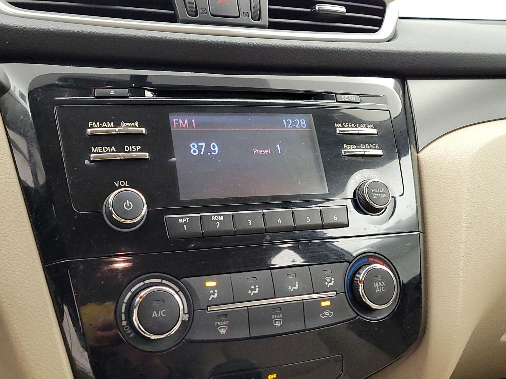 Thumbnail: 2016 Nissan Rogue - 15