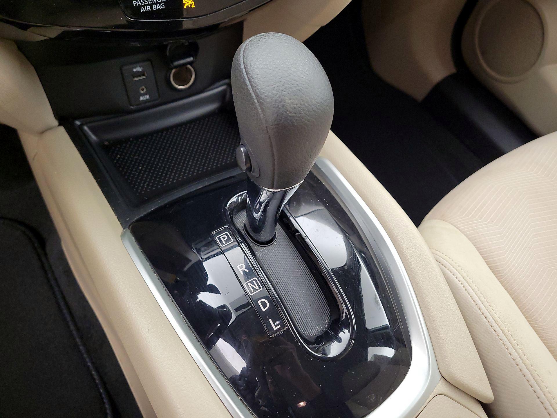 Thumbnail: 2016 Nissan Rogue - 17