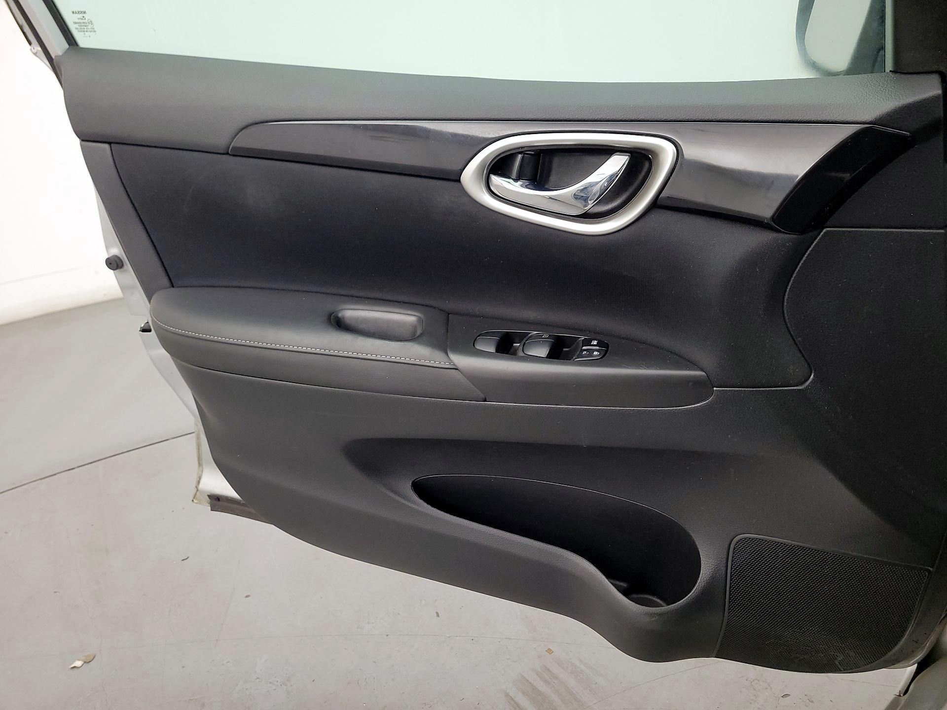 Thumbnail: 2019 Nissan Sentra - 12