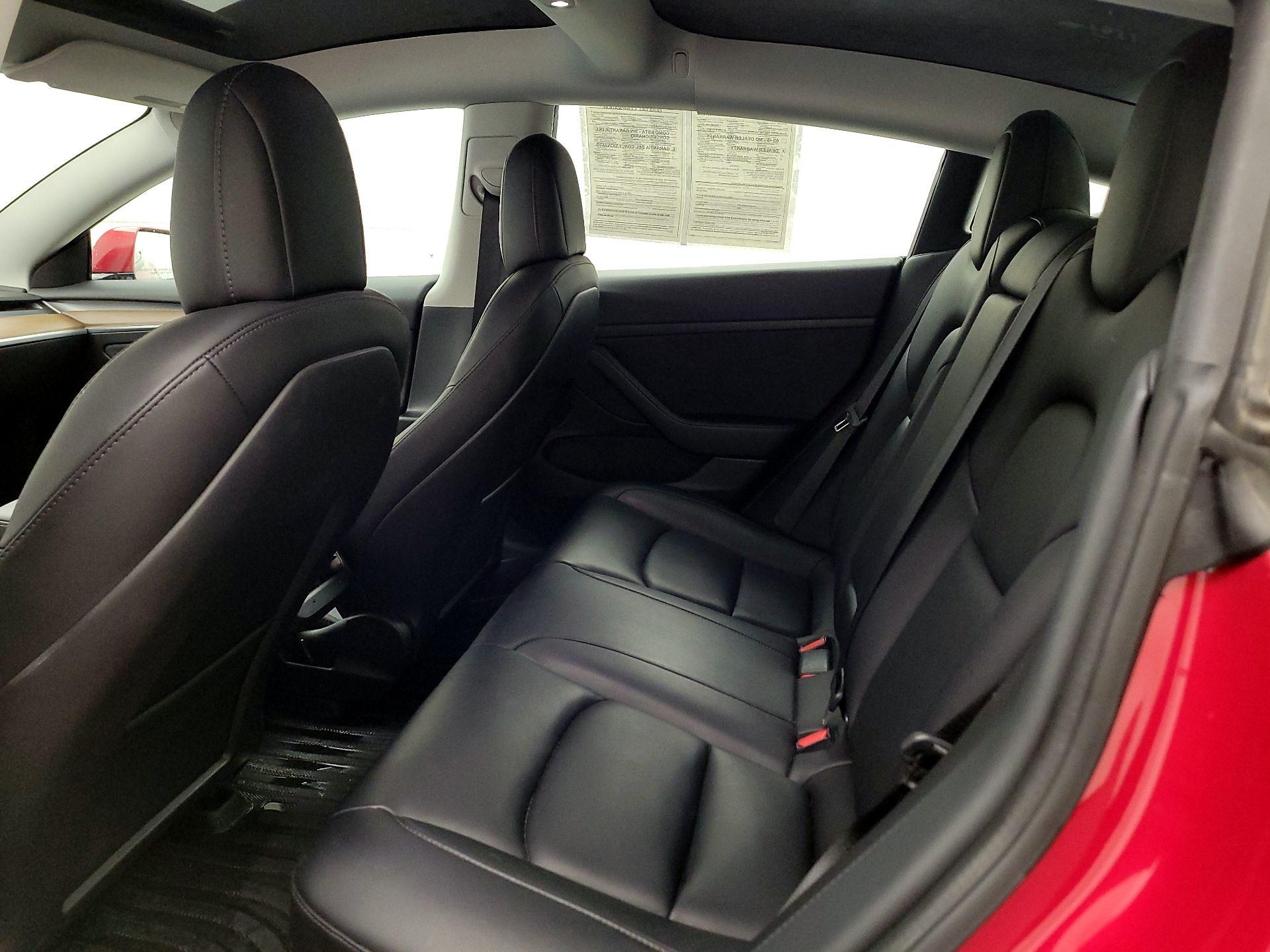 Thumbnail: 2022 Tesla Model 3 - 17