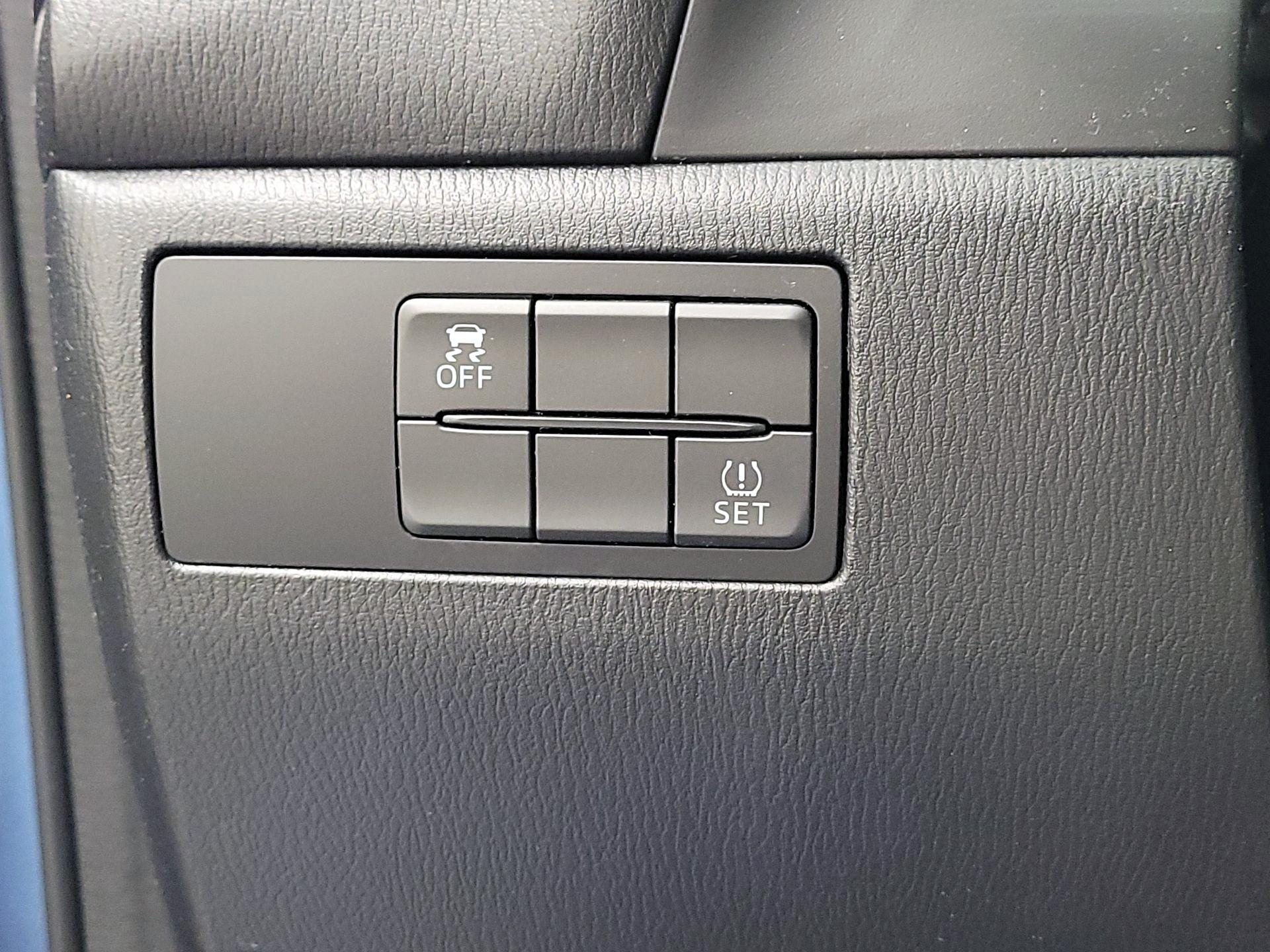 Thumbnail: 2018 Mazda Mazda3 - 13