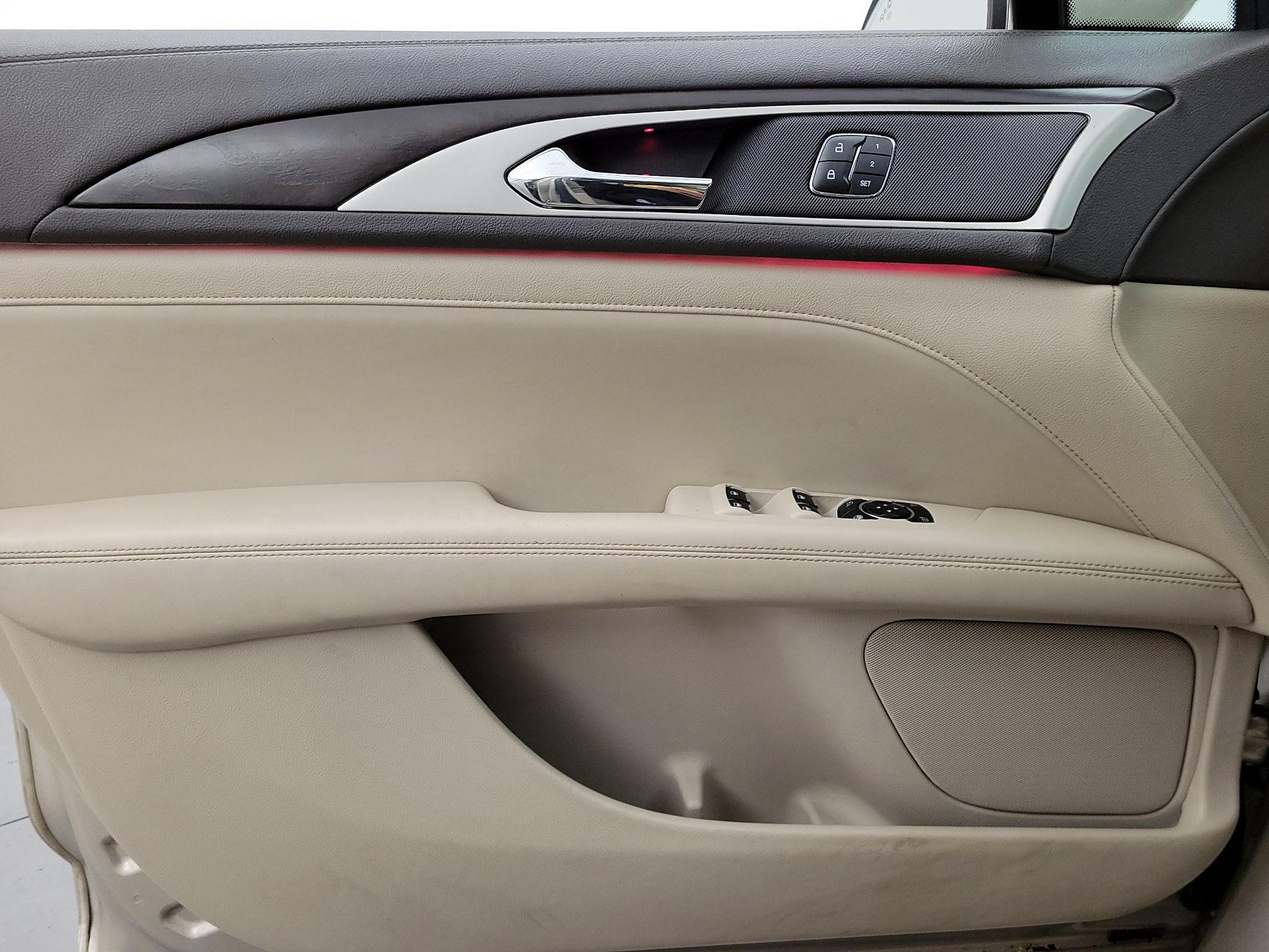 Thumbnail: 2017 Lincoln MKZ - 12