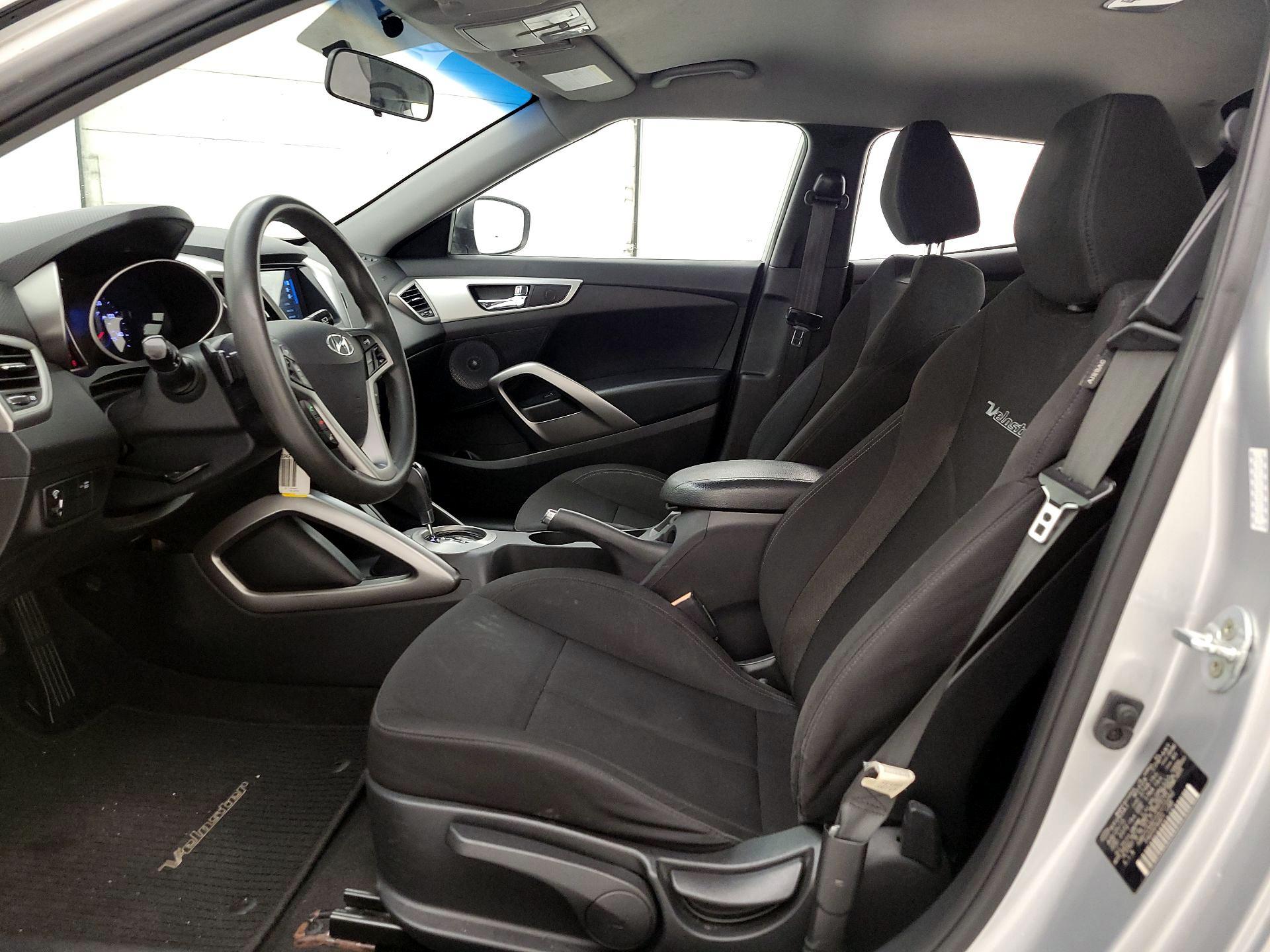 Thumbnail: 2016 Hyundai Veloster - 11