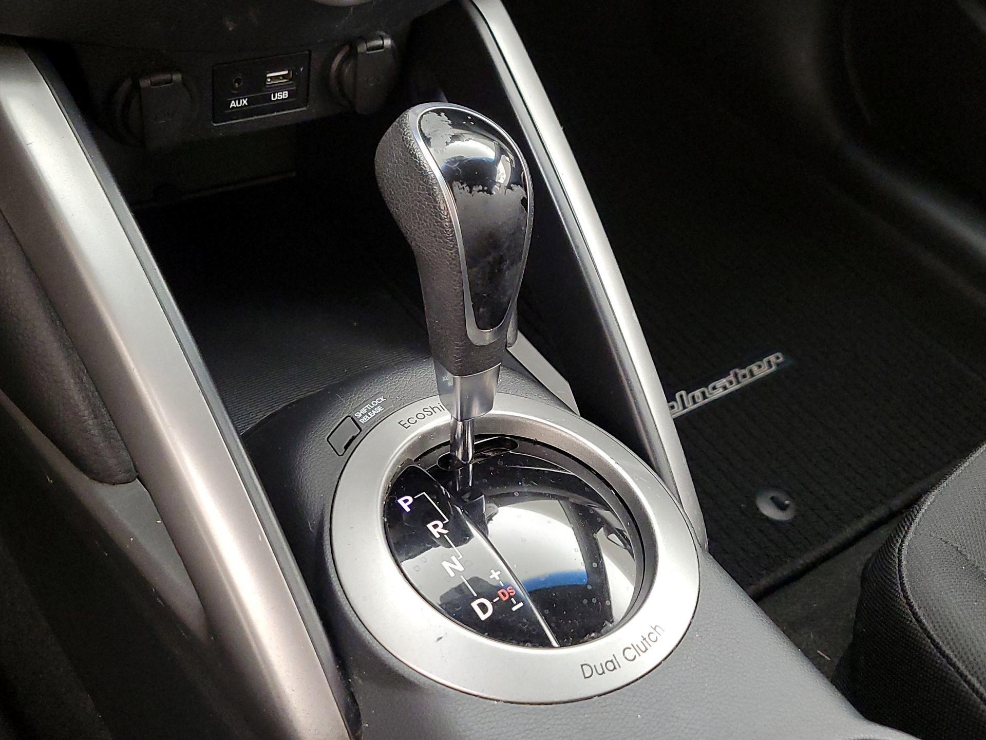 Thumbnail: 2016 Hyundai Veloster - 17