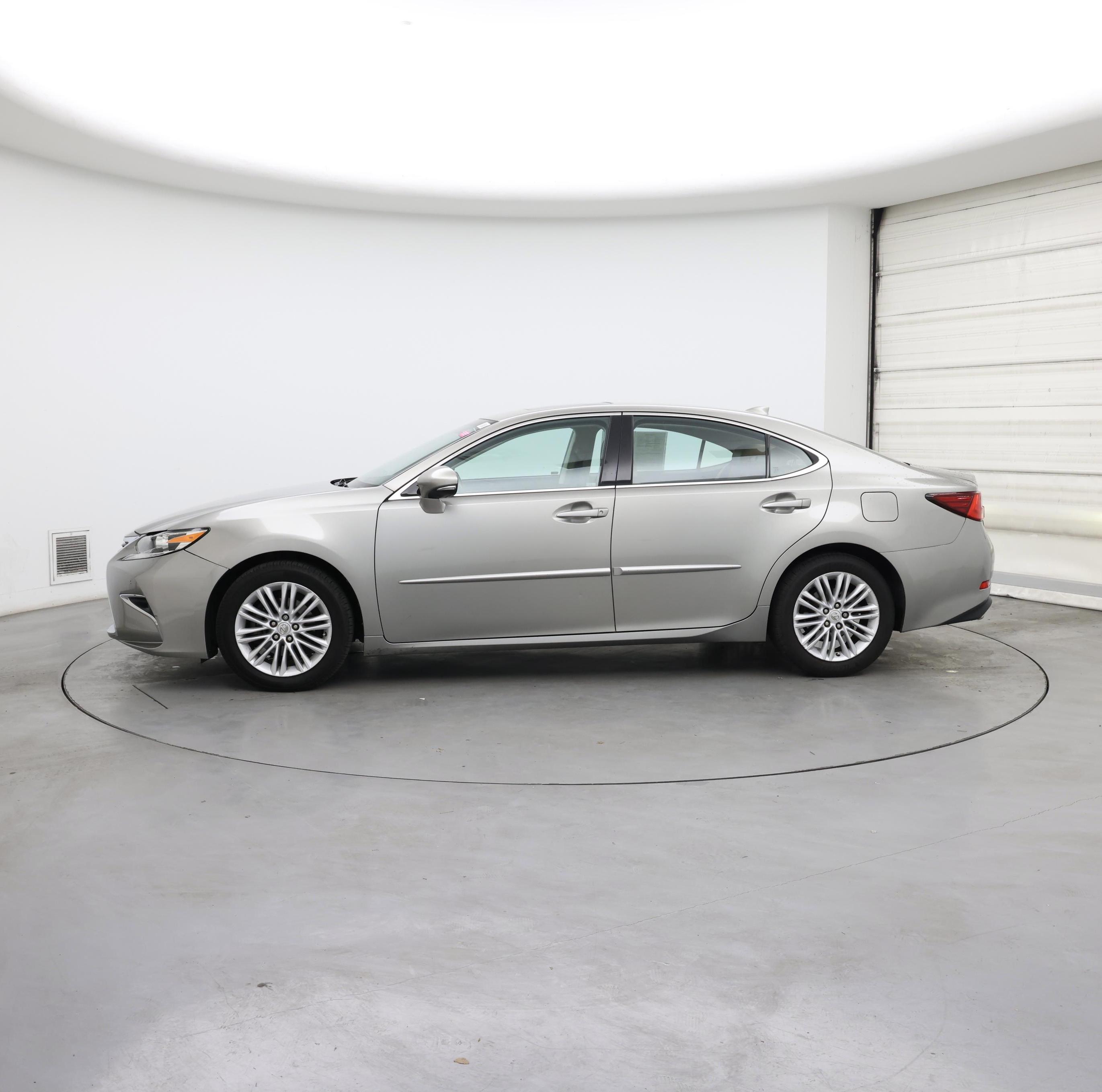 Thumbnail: 2016 Lexus ES - 3