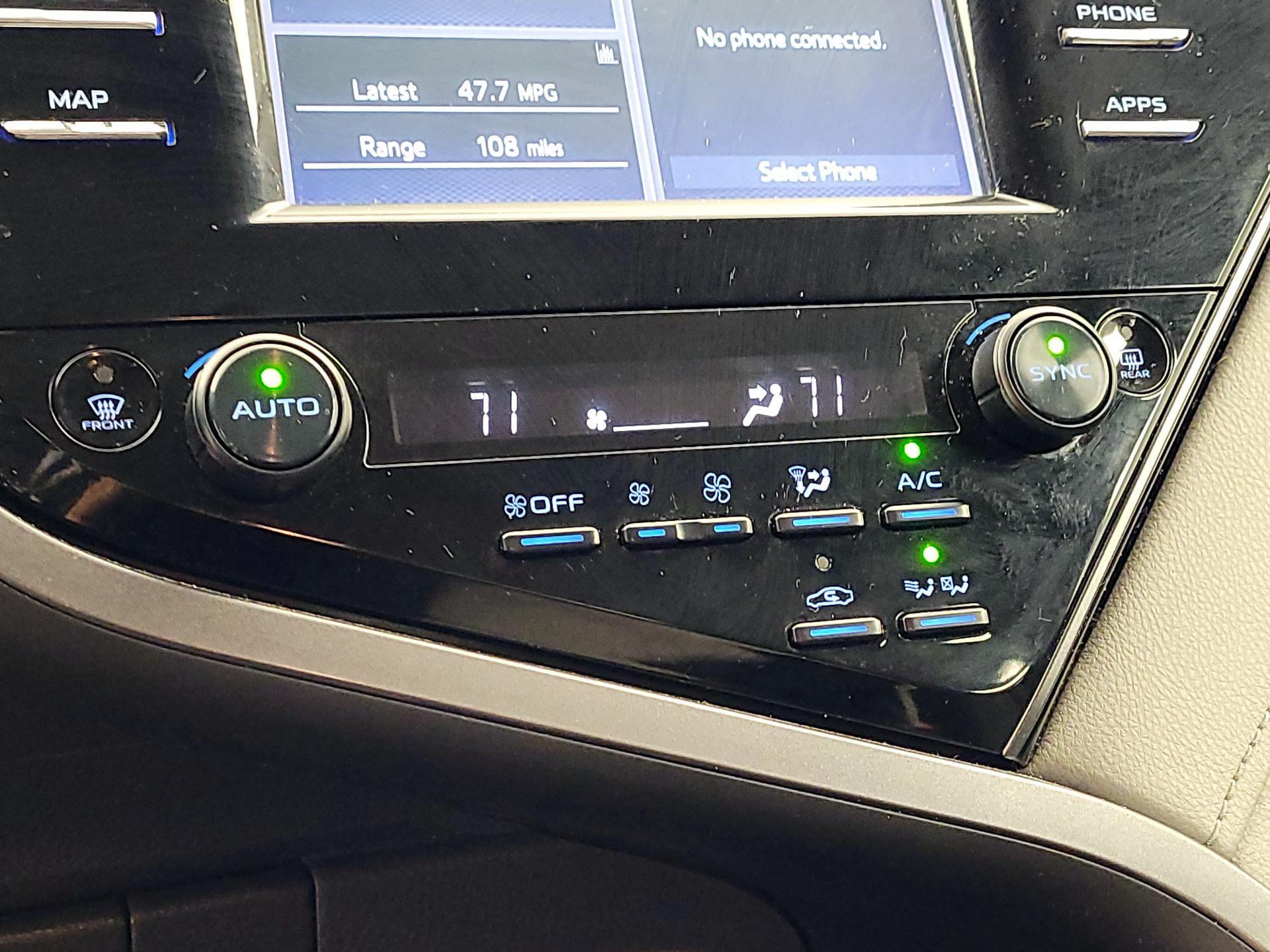 Thumbnail: 2019 Toyota Camry - 16