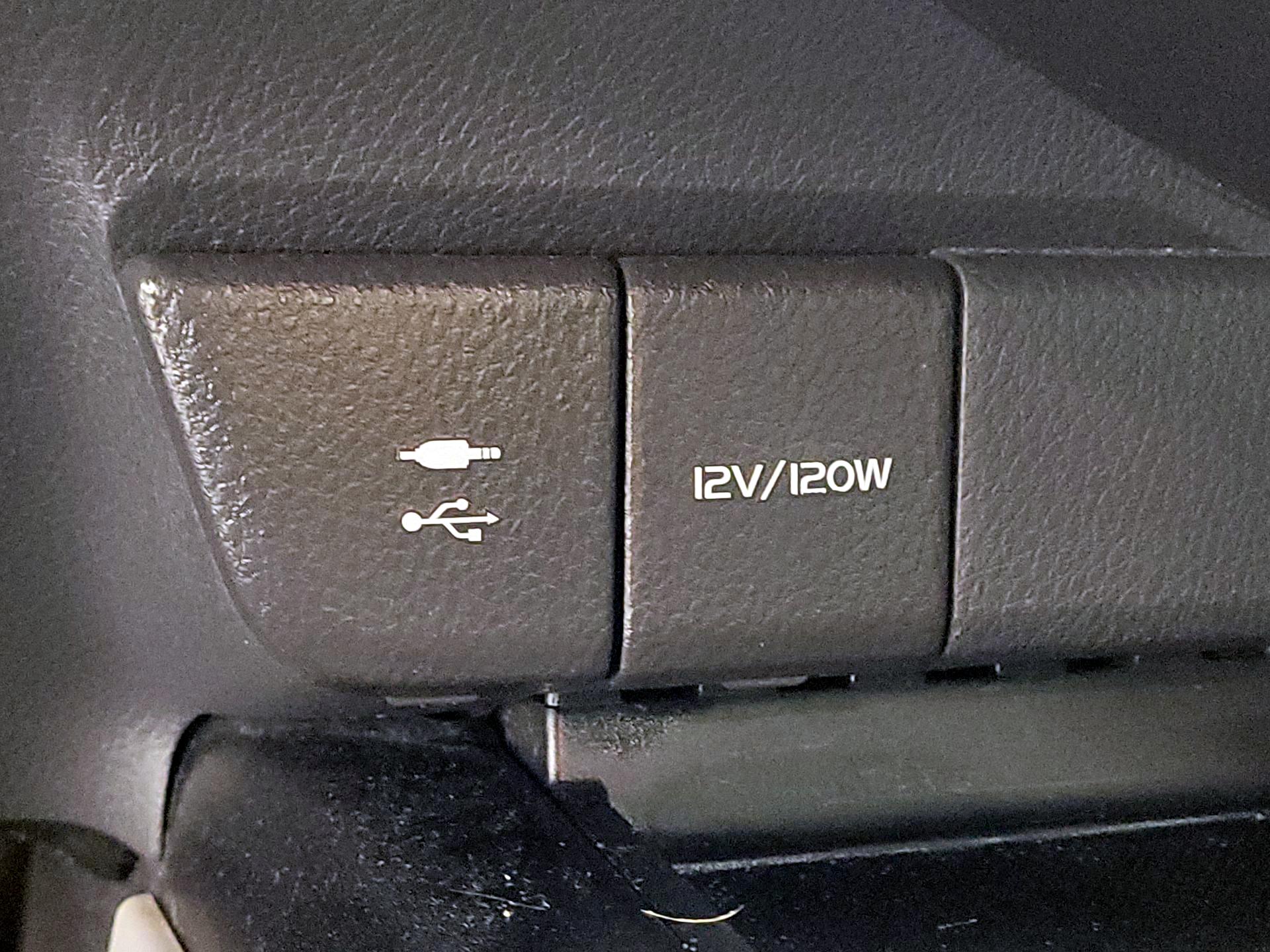 Thumbnail: 2019 Toyota Camry - 18