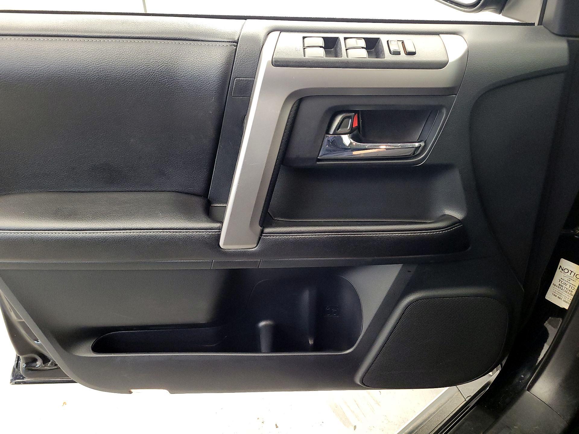 Thumbnail: 2015 Toyota 4Runner - 12