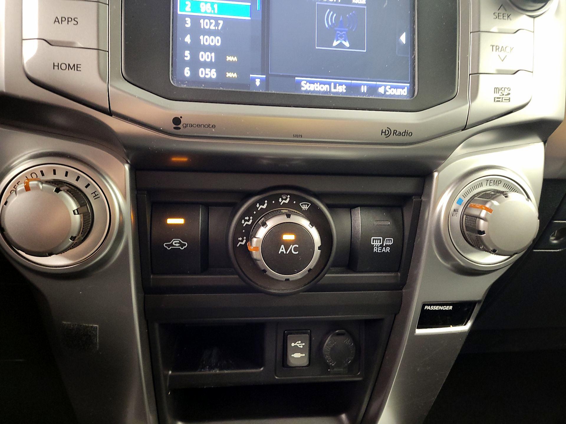 Thumbnail: 2015 Toyota 4Runner - 14