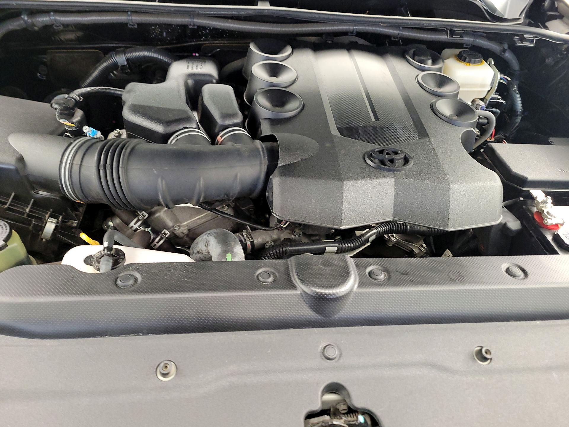 Thumbnail: 2015 Toyota 4Runner - 17