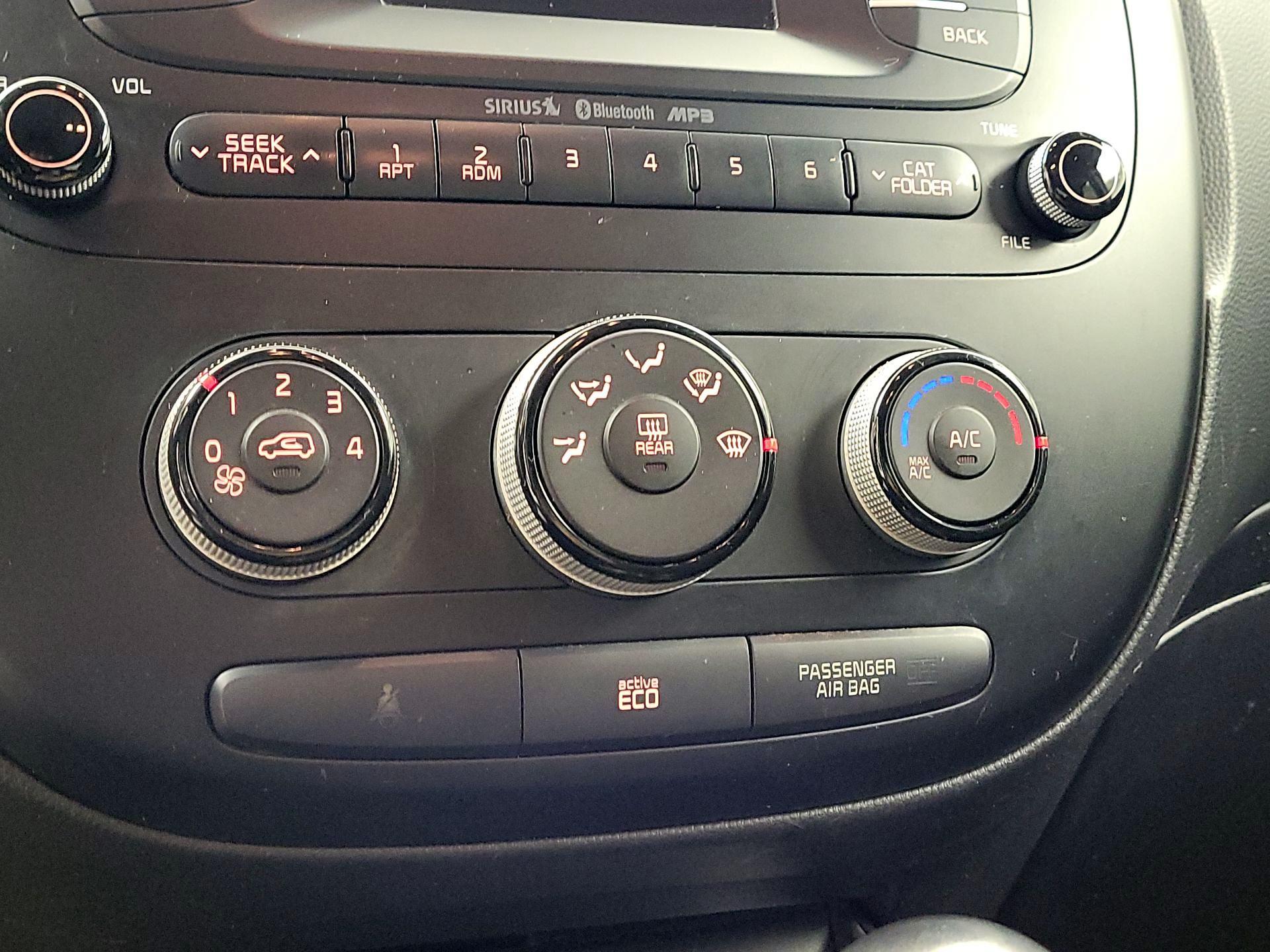 Thumbnail: 2015 Kia Soul - 15